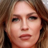 Abbey Clancy Nahé