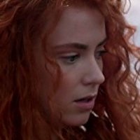 Amy Manson Nahé