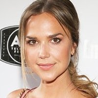 Arielle Kebbel Nahé