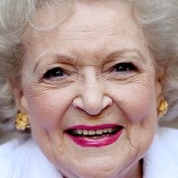 Betty White Nahé