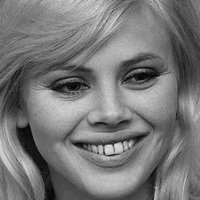 Britt Ekland Nahé