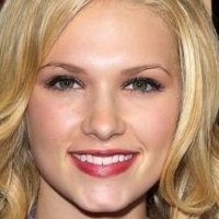 Claudia Lee Nahé