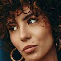 curlywiktoria Nahé