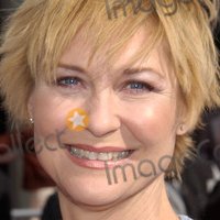 Dee Wallace-Stone Nahé