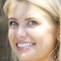 Demi Burnett Nahé