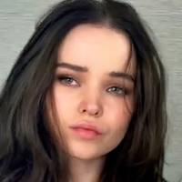 Dove Cameron Nahé