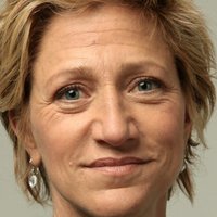 Edie Falco Nahé
