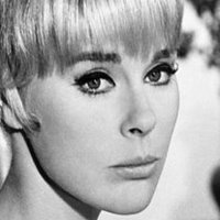 Elke Sommer Nahé