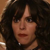 Emily Hampshire Nahé