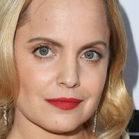 Mena Suvari Nahé