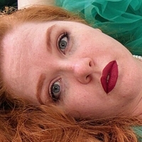 MissAtomicGinger Nahé