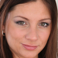 Nadine J Nahé