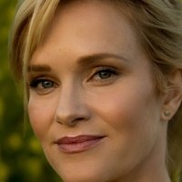 Nicholle Tom Nahé