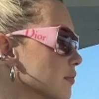 Sarahfuckingsnyder Nahé