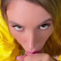 Scarlet Benz Nahé