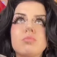 yeahimcaroline Nahé